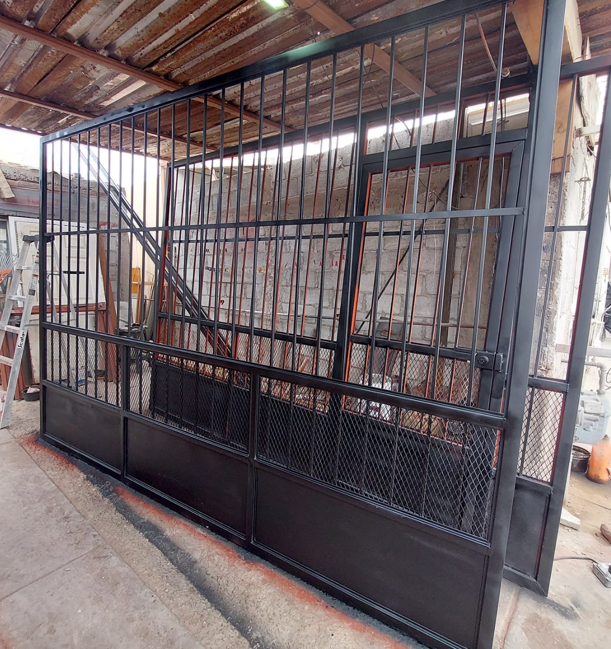 Instalación de puertas metálicas México 