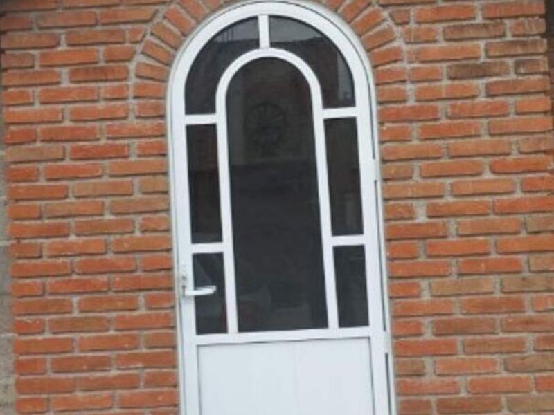 Puerta para capilla en aluminio blanco México	