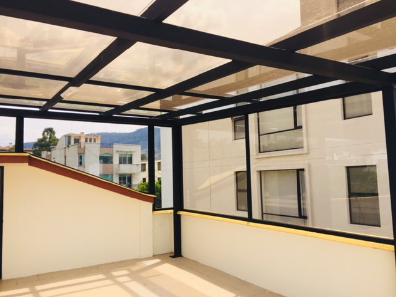 Pérgola en estructura metálica en terraza Falme - construcciones México