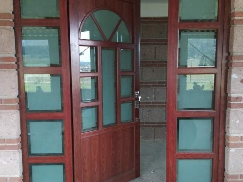 Puerta aluminio con fijos Ixtlahuaca