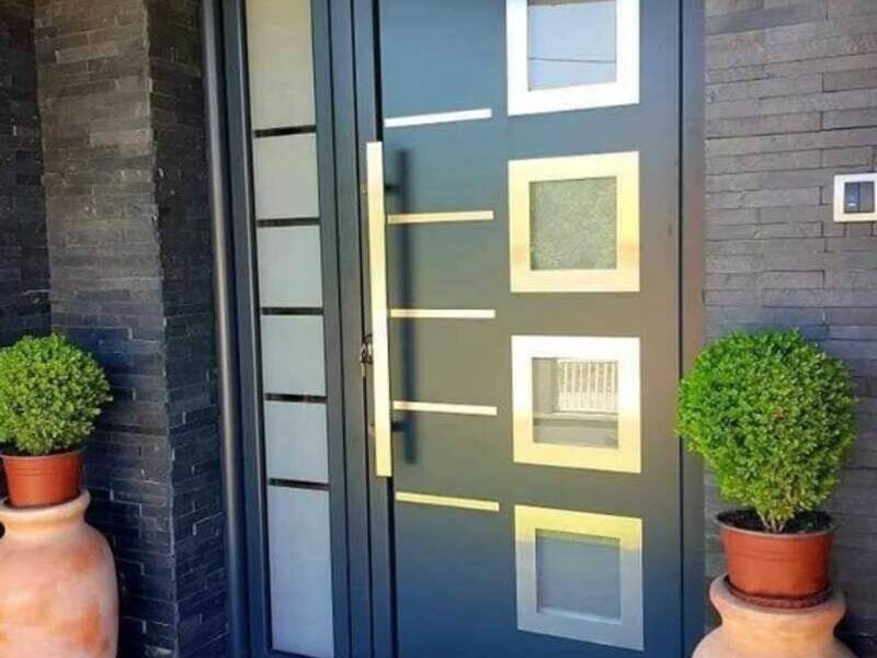 Puerta de aluminio con jaladera Toluca