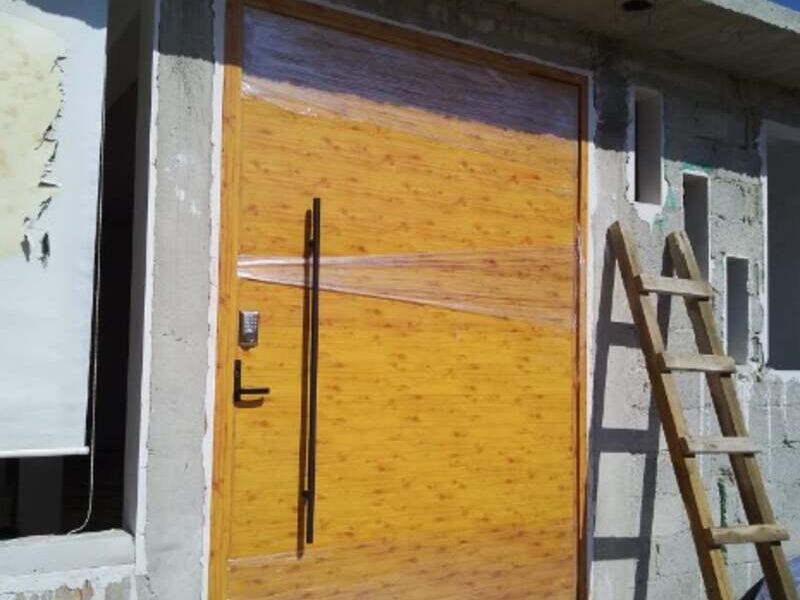 Puerta aluminio con chapa de seguridad México
