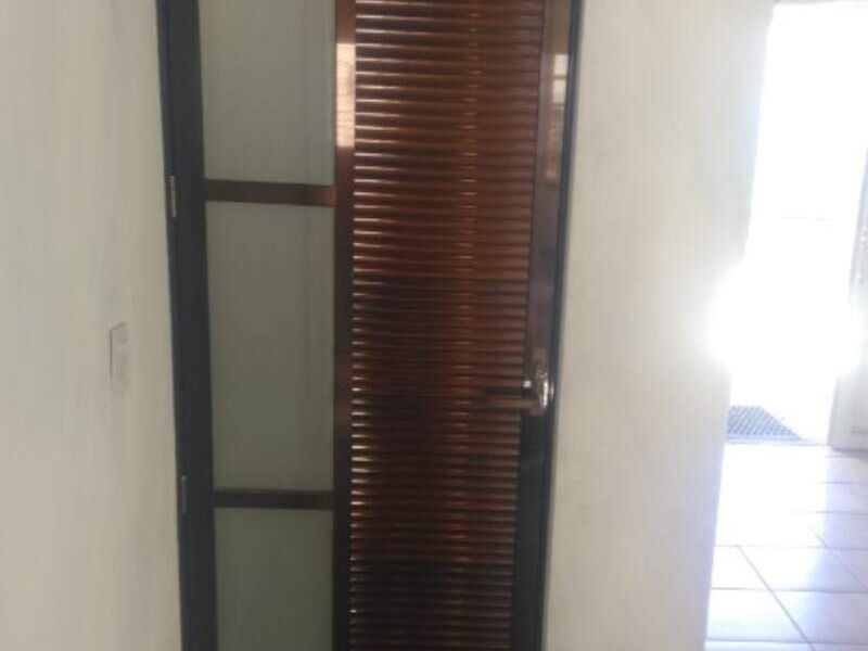 Puerta aluminio con louver Puebla