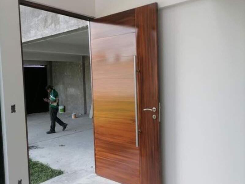 Puerta de herrería tipo tambor San Isidro
