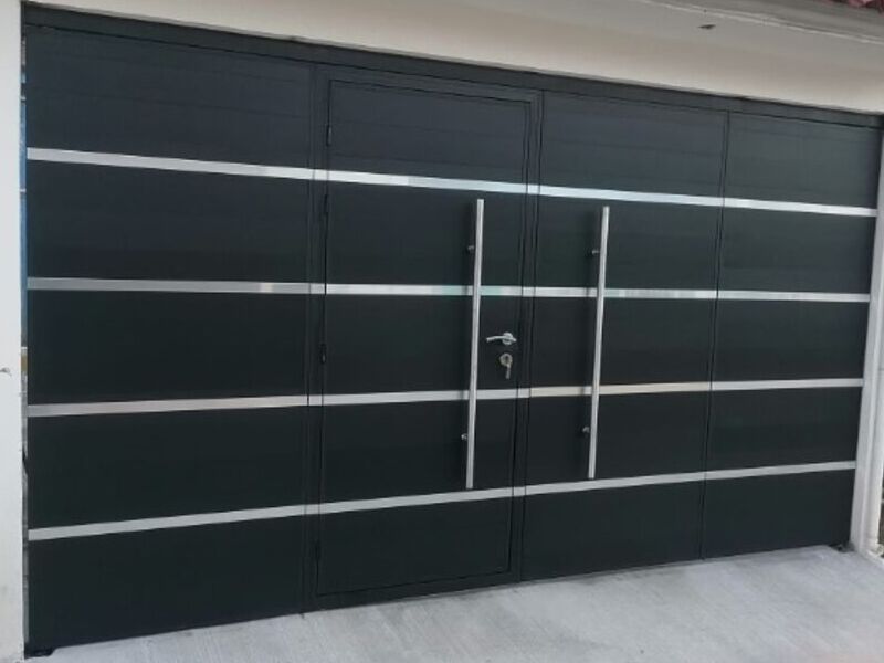 Portón herrería con duela aluminio San Isidro