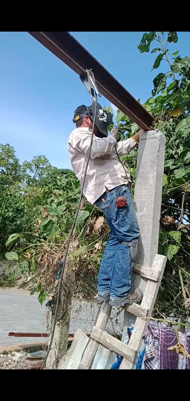 Colocacion de pilastras de aluminio, Mexico