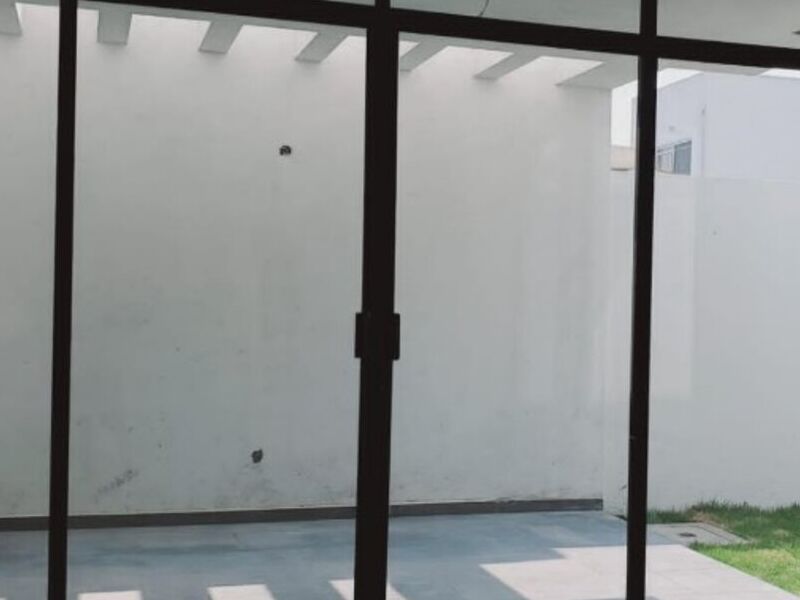 Puerta abatible vidrio Texcoco