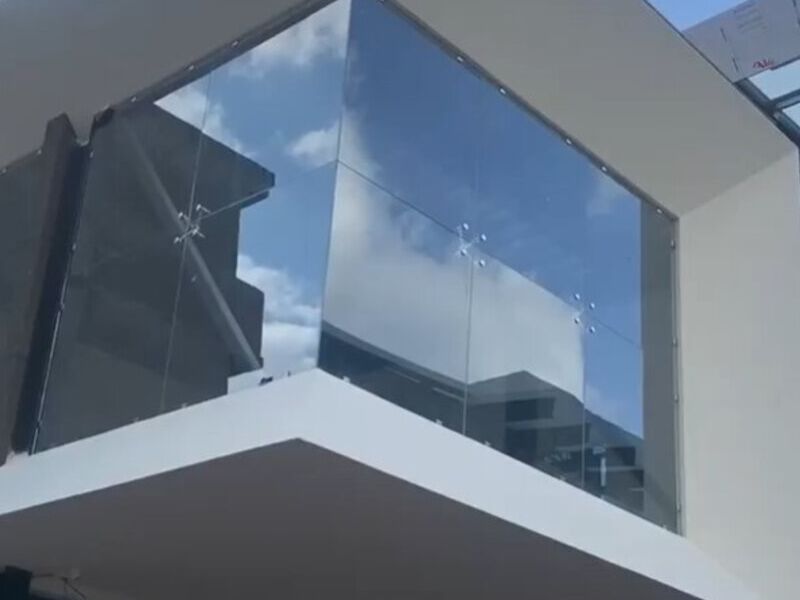 Fachada y cristal templado México