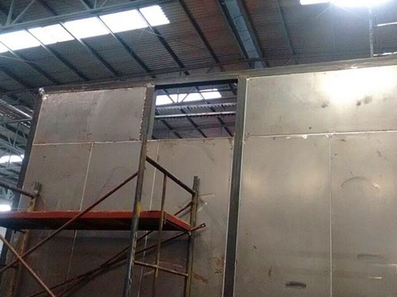 Construcción muro oficinas México
