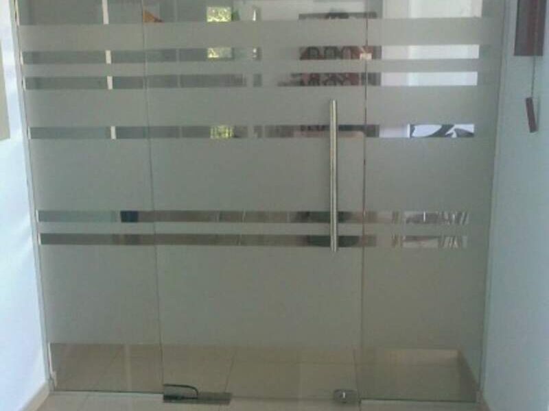 Puerta cristal templado esmerilado México