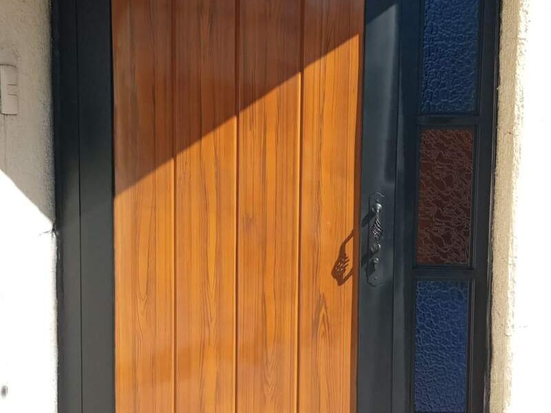 Puerta aluminio imitación madera México