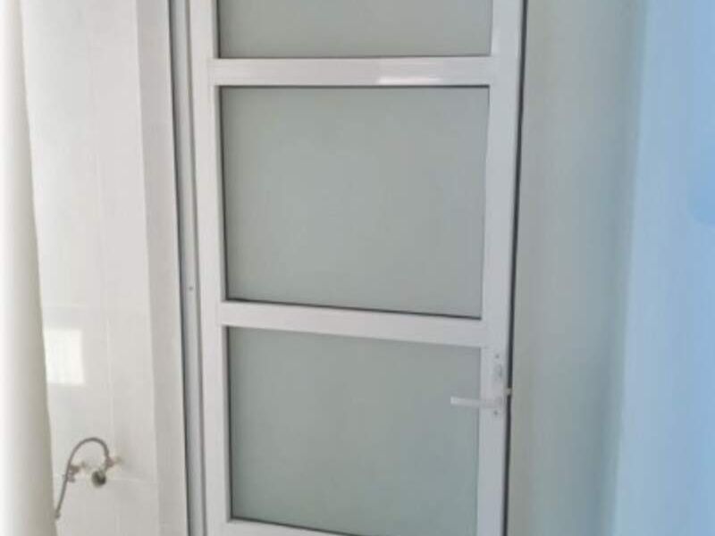 Puerta aluminio blanco Cuauhtémoc