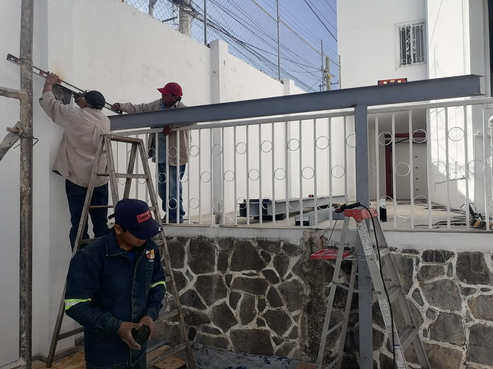 Estructura para colocar madera y teja
