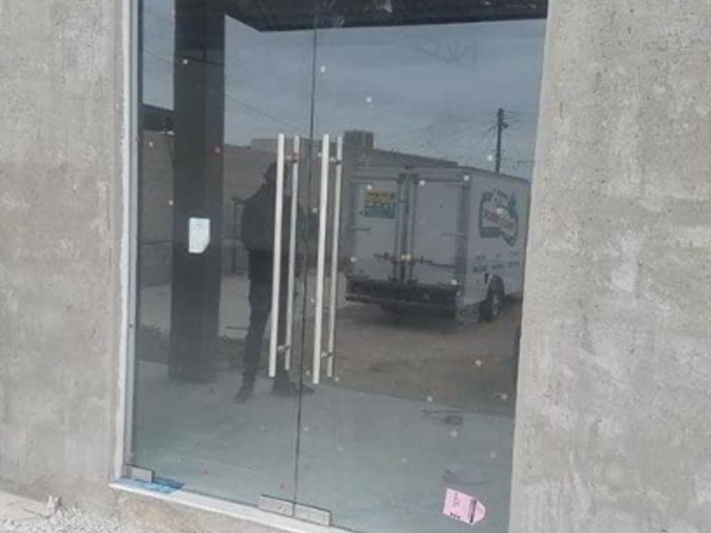 Puerta de Lujo de Vidrio - Juárez
