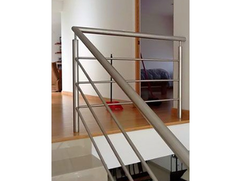 Pasamanos de aluminio con vidrio México Herrería Artística D'Joss