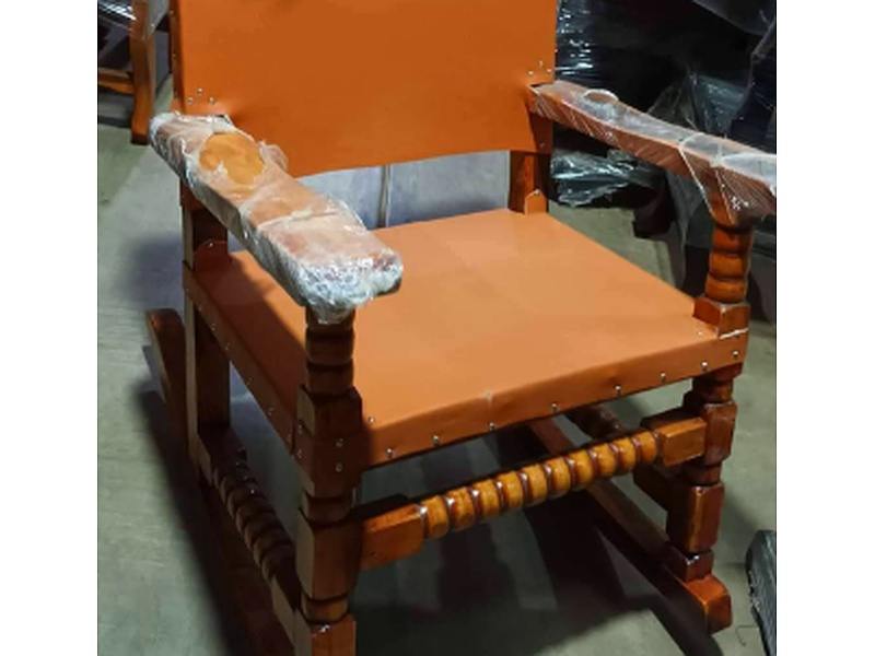 Silla de madera en color café México Muebles Arellano Suc. Zamora