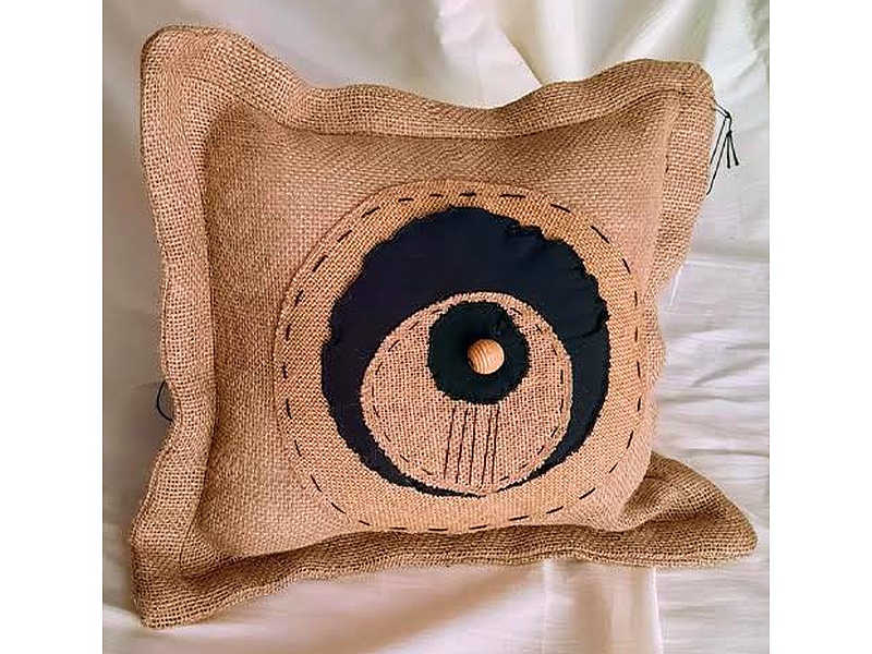 Cojín decorativo de yute bordado a mano "TOTEOUH"