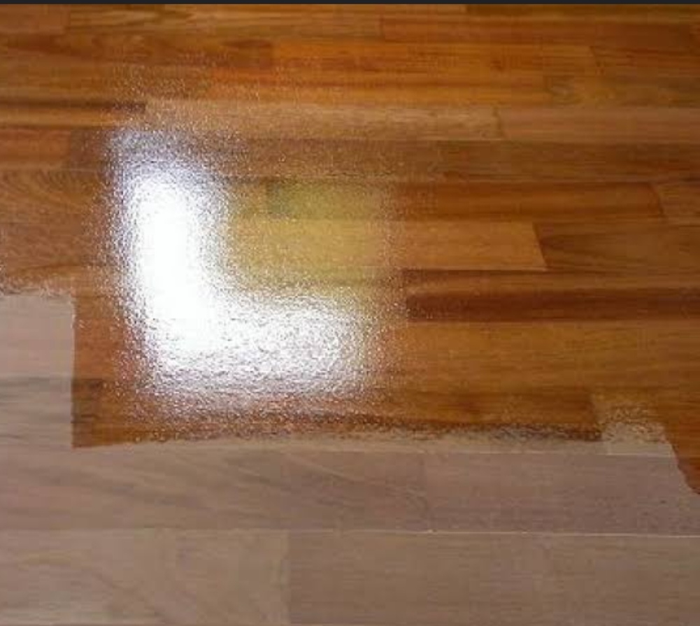 REBARNIZADO PISOS Y MANTENIMIENTO A PORTONES CON MADERA SOLIDA