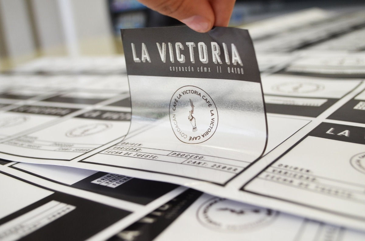 Vinil Transparente Personalizado en Mérida para Cristales, Etiquetas y Decoración