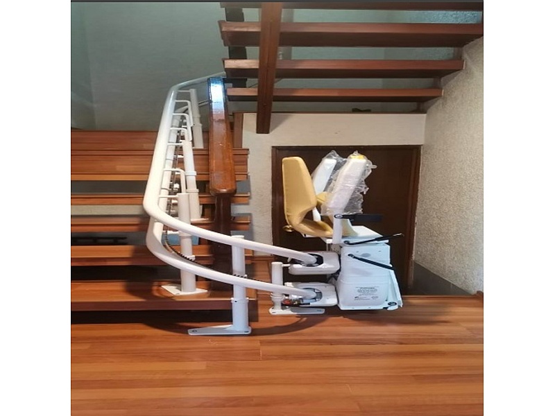 Silla salvaescalera curva