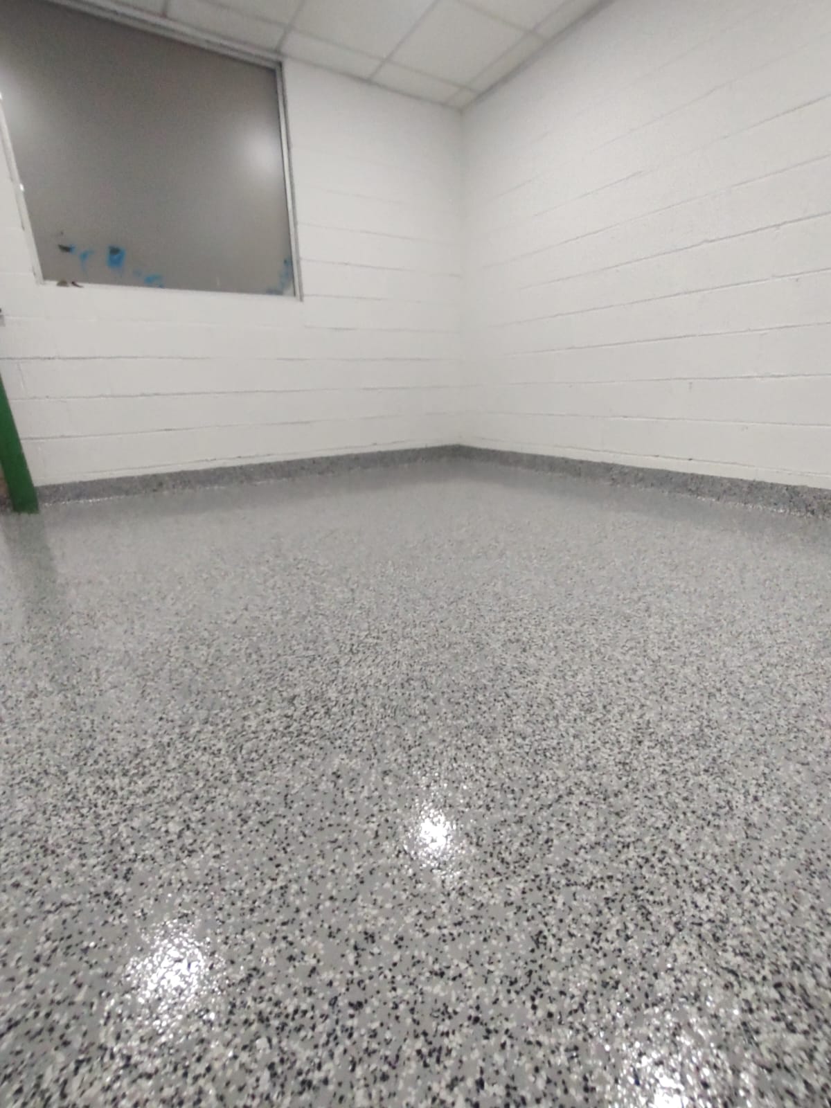 PISO EPOXICO HOJUELEADO (FLAKES)