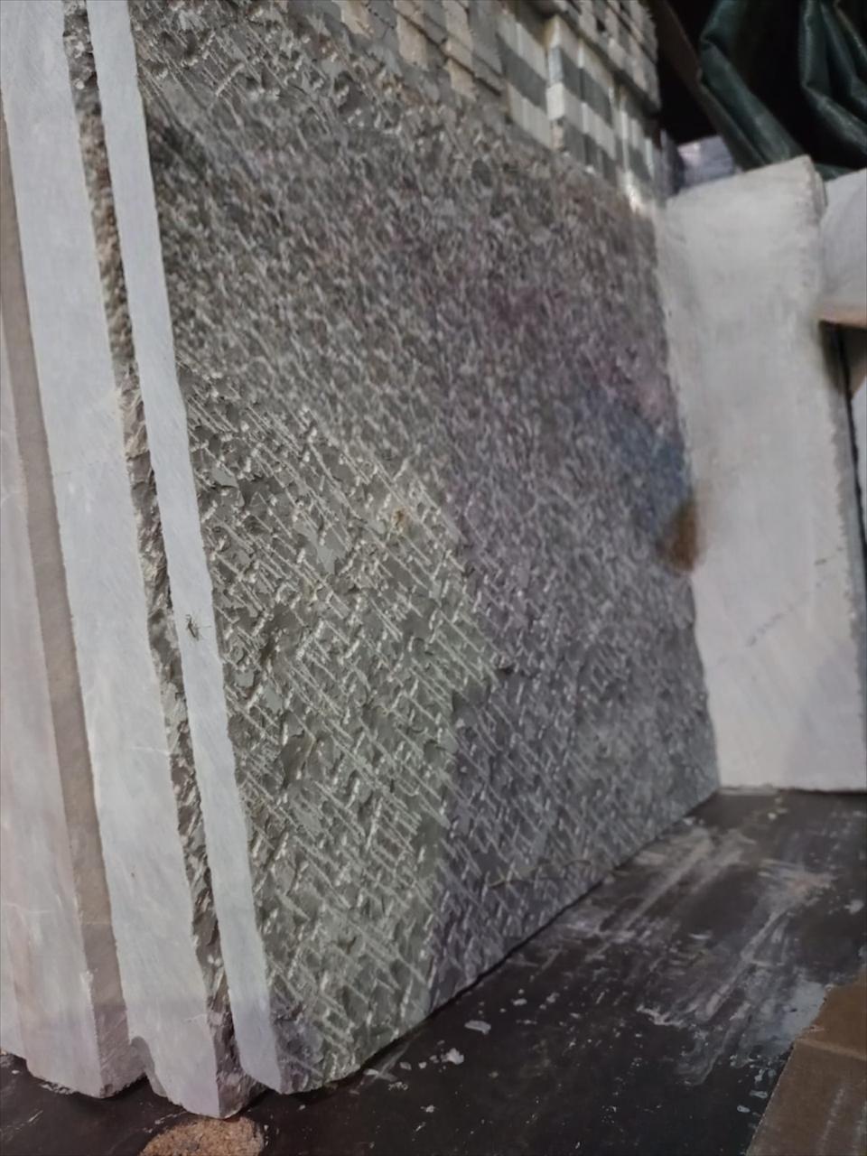 Mármol Santo Tomás 40x40x02 y 40x60x02 macheteado