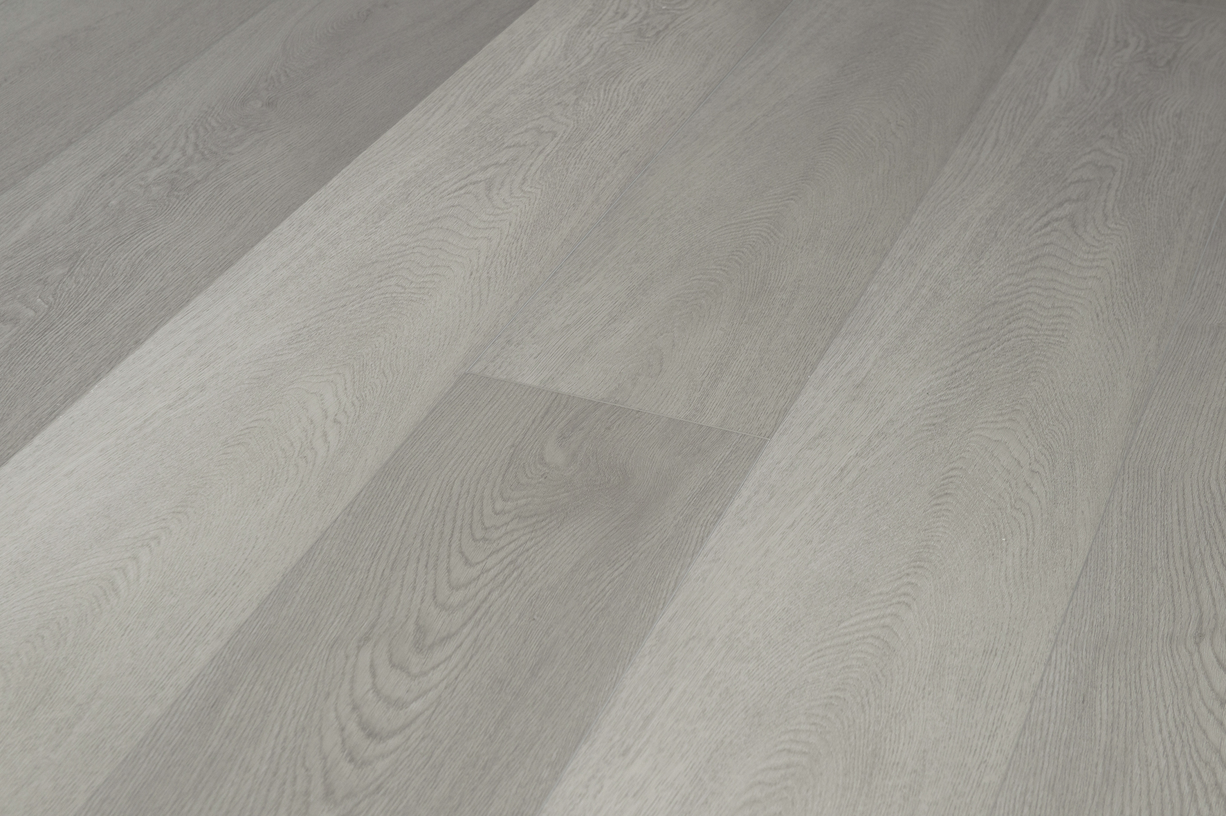 Piso SPC Vinílico Greige – Tipo Madera Natural | BODEN | Resistente al Agua y Tráfico Alto