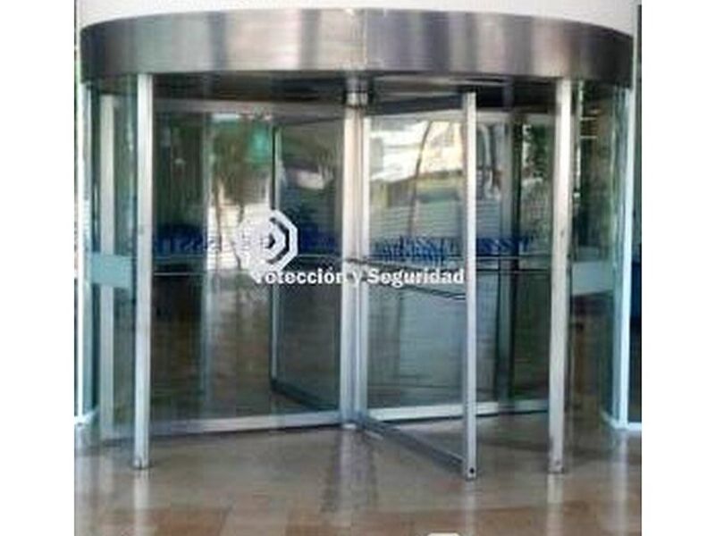 Puerta giratoria cristal México
