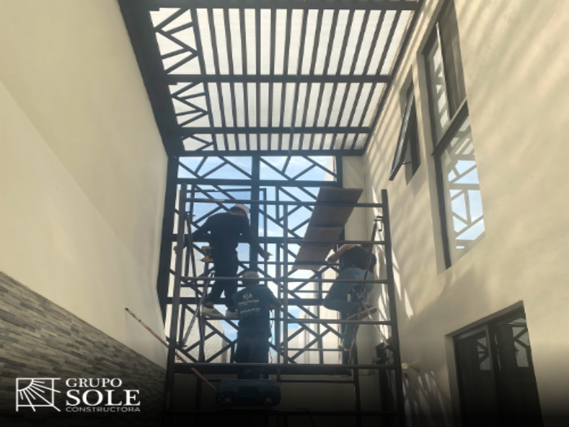 Instalación de Estructuras Metálicas y Cubiertas Arquitectónicas