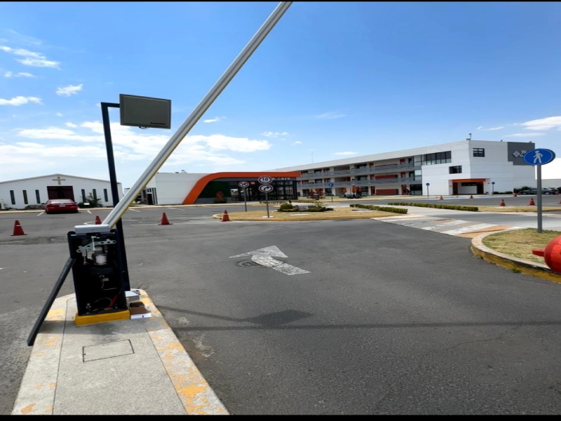 Implementación y mantenimiento de sistemas de CCTV, alarmas, control de acceso peatonal y vehicular