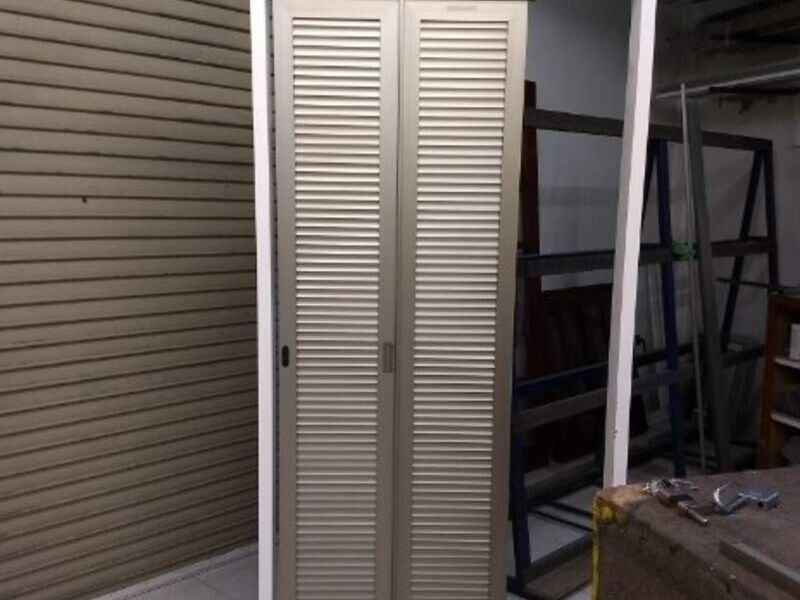 Puerta tipo louver México