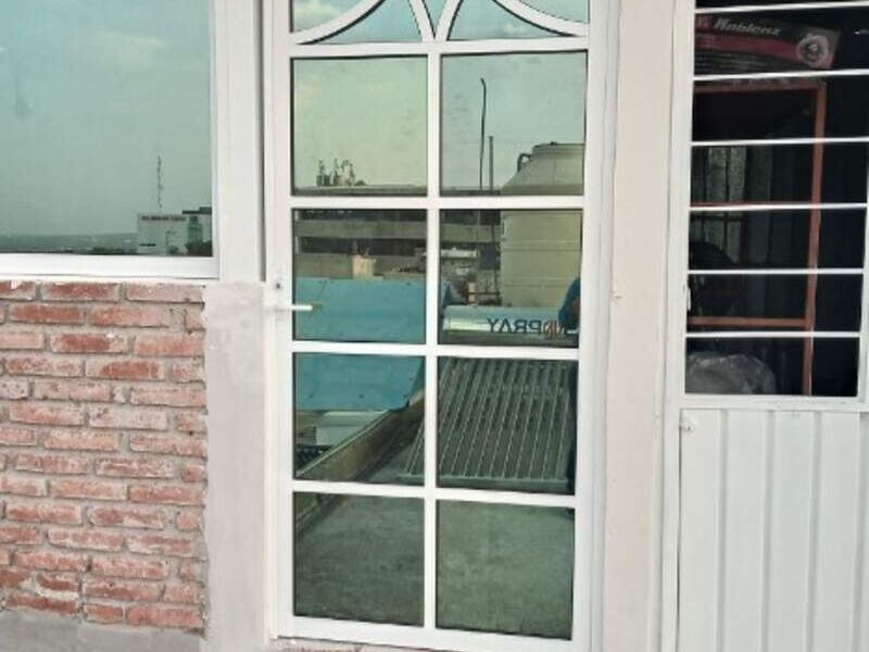 Puerta aluminio blanco Tecámac