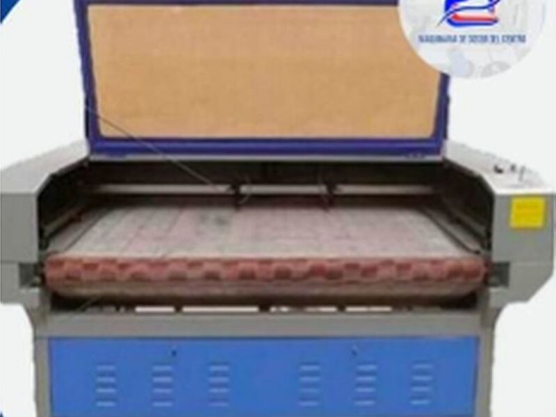 CORTADORA LASER CON CAMA PARA ROLLO