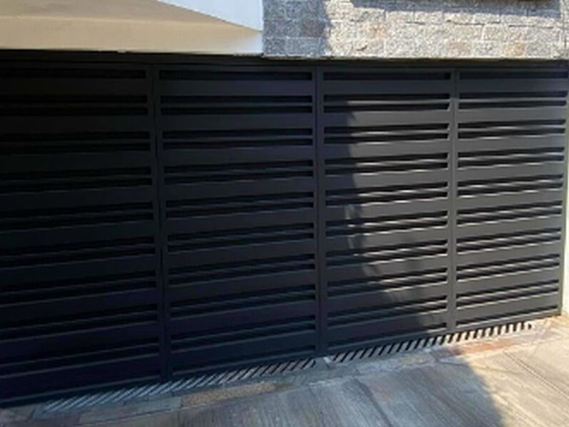 Porton rejas negro Guadalajara 
