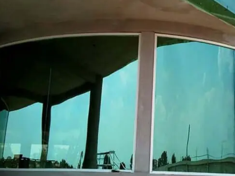 Ventana de Cristal Curvada - México