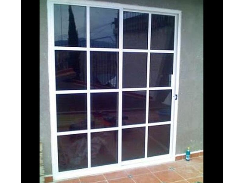 Puerta aluminio cuadricula Mexico 