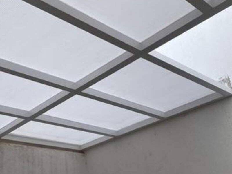 PERGOLA DE ALUMINIO Y VIDRIO 