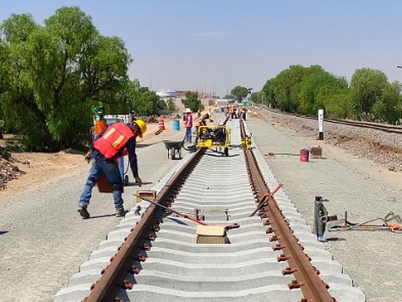 Construcción vías férreas México