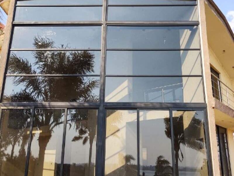 Fachada cristal templado Tepatitlán