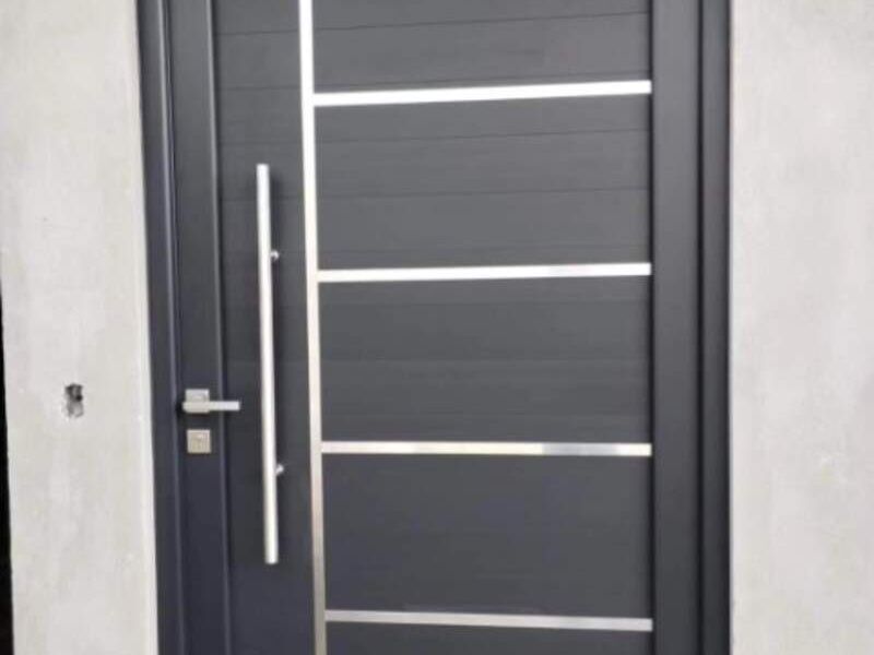 Puerta aluminio tono negro mate duro-e CDMX