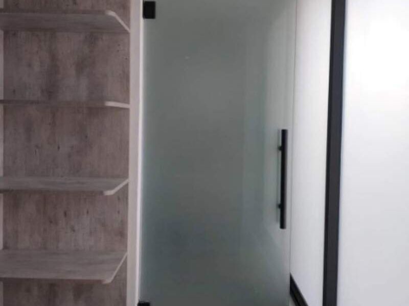 Puerta cristal con herraje acero CDMX