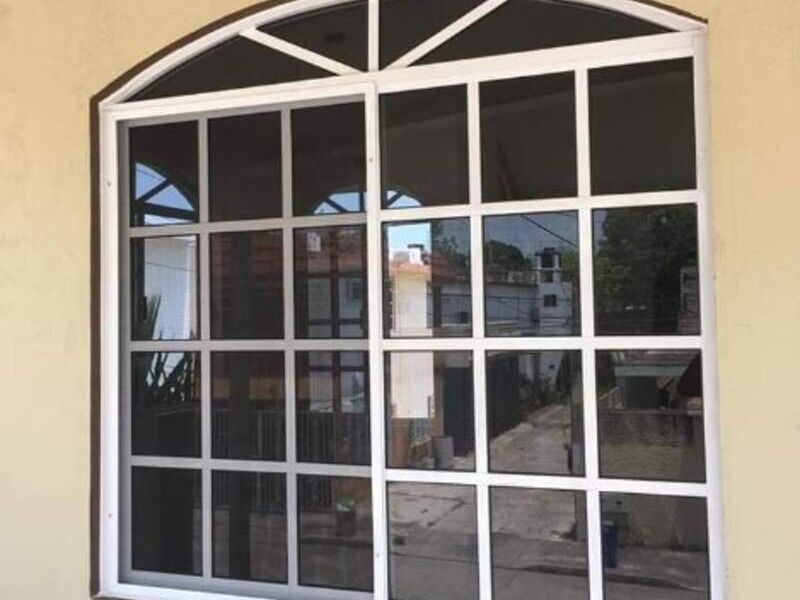 Ventana aluminio acuarela cuadriculada Madero