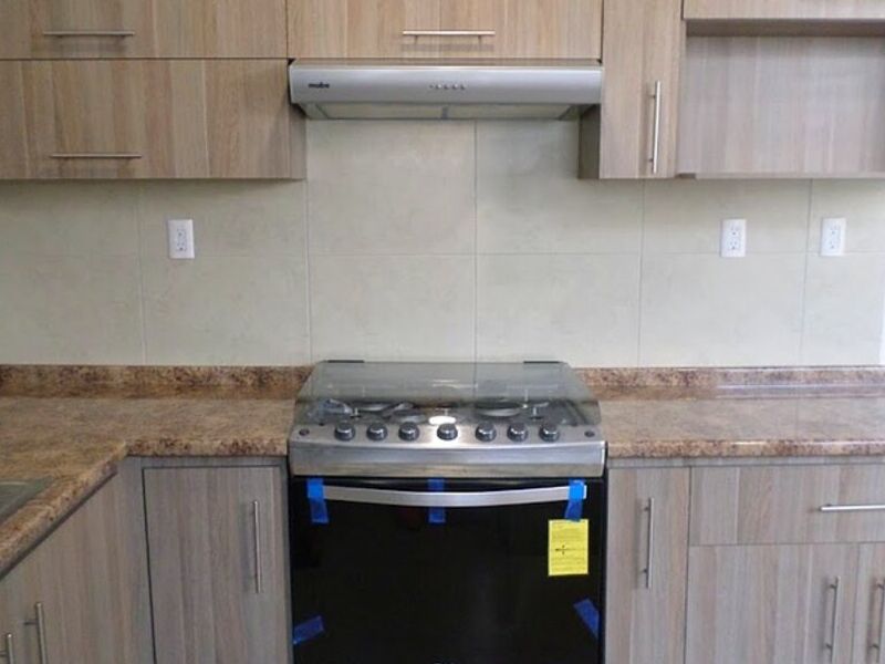 Cocina integrada con 6 hornillas y horno