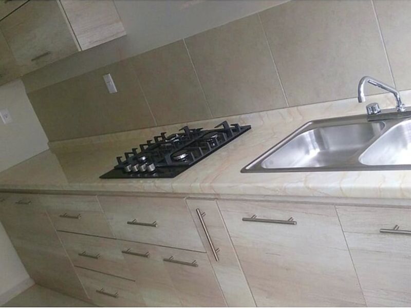 Cocina 4 hornillas con mueble y lavadero