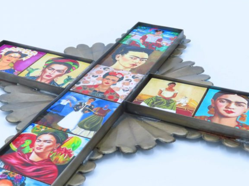 Cruz mosaico Frida México