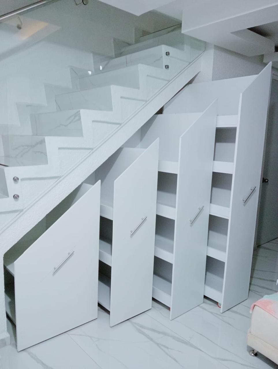 Mueble de Almacenamiento bajo Escalera