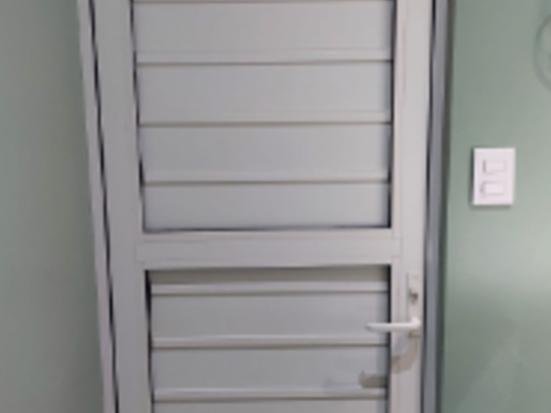 Puerta de aluminio blanco Morelos