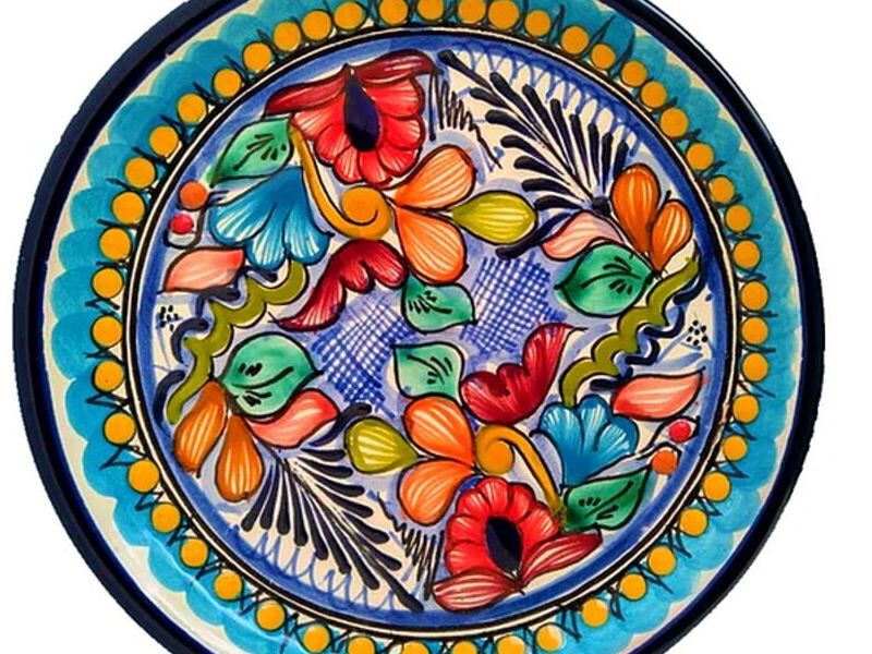 Plato artesanal de talavera México