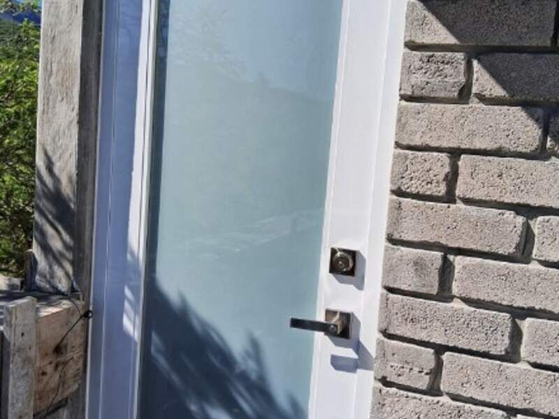 Puerta con vidrio Jalpan