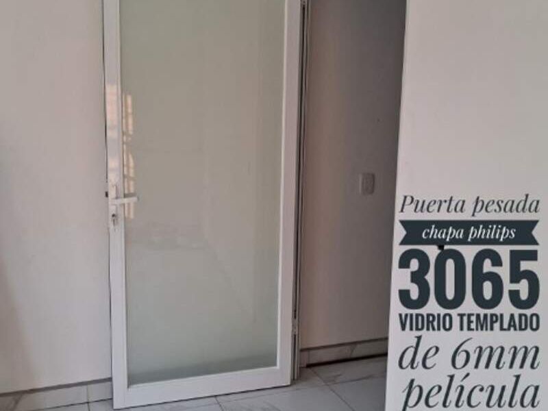 Puerta pesada con chapa Puebla